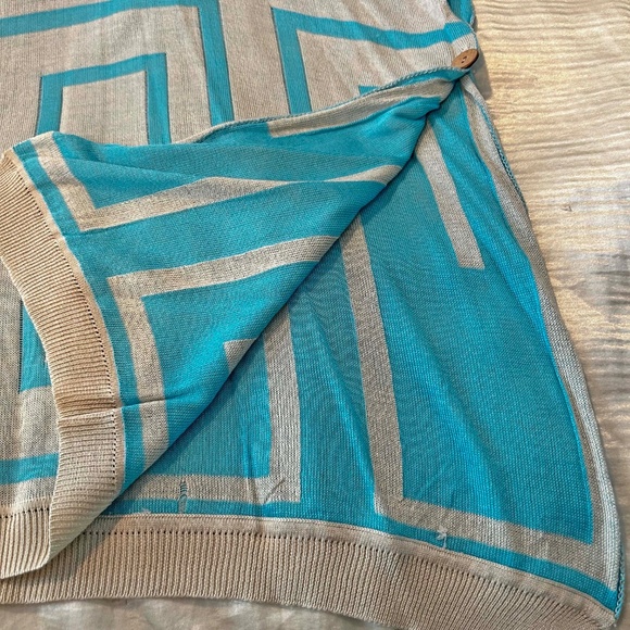 PONCHO, TURQUOISE & LT GREY, ONE SIZE, REVERSIBLE, SILKY VISCOSE, OPEN SIDES - Picture 8 of 10
